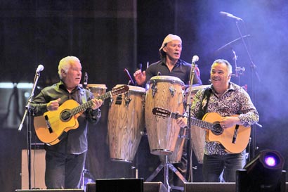 Gipsy Kings, con su rumba y flamenco, abrió el programa de conciertos en la Bizarra Capital