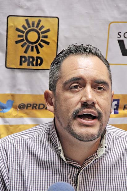 Gerardo Espinoza en la conferencia de prensa ofrecida este martes ■ foto: ernesto moreno