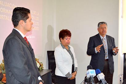 No se detiene el trabajo en la CEAIP, dice la comisionada presidenta, Raquel Velazco ■ fotos: LA JORNADA ZACATECAS