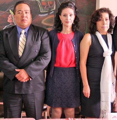 Lilia Guadalupe Lugo Balderas (al centro) ofreció una conferencia de prensa este domingo ■ foto: andrés sánchez