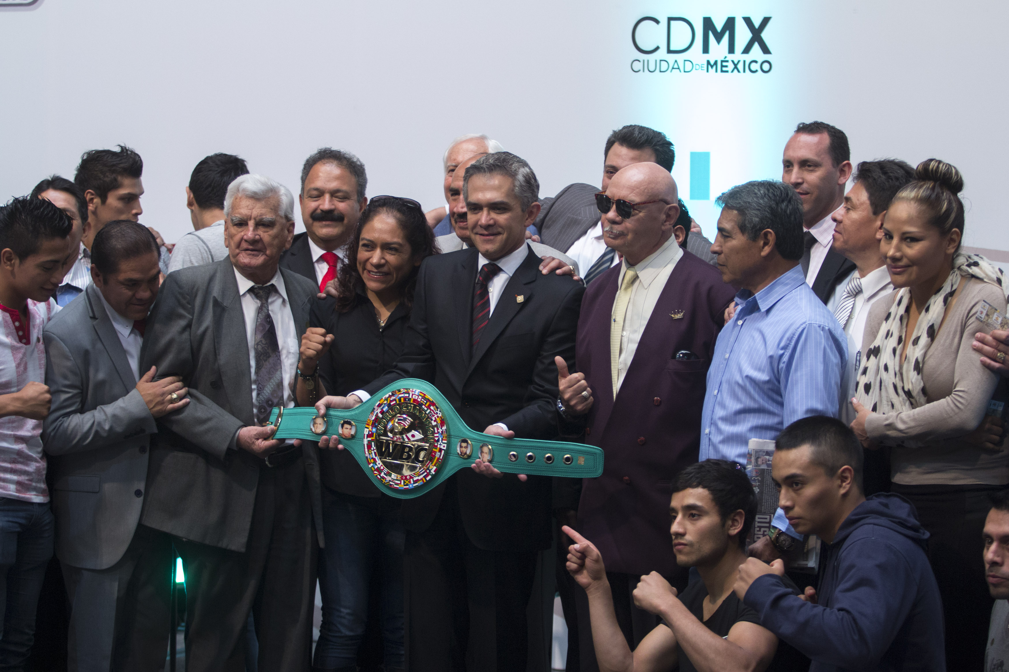 El jefe de Gobierno del DF, Miguel Ángel Mancera, firmó un convenio con la Comisión de Box capitalina. Foto: Cuartoscuro