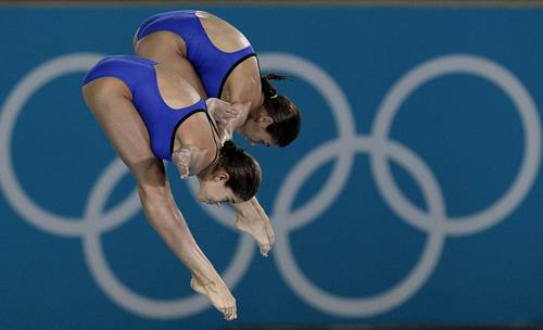 Alejandra Orozco y Paola Espinosa, durante su participación en los clavados sincronizados de 10 metros en los Juegos Olímpicos de Londres 2012. Foto Notimex