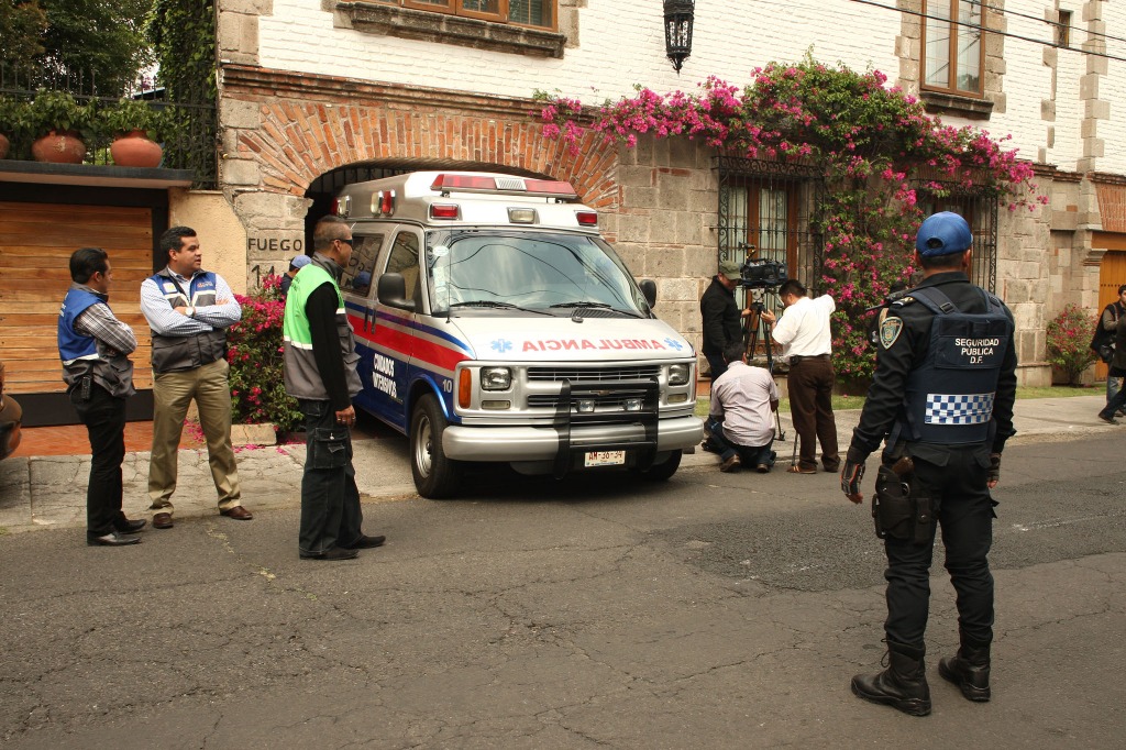 Ambulancia en la que fue trasladado Gabriel García Márquez a su casa, en la ciudad de México, el pasado 8 de abril. Foto: La Jornada