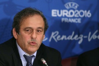 El presidente de la UEFA, Michel Platini, durante una conferencia la víspera para hablar sobre la organización de la Euro-2016, en París. Foto Reuters
