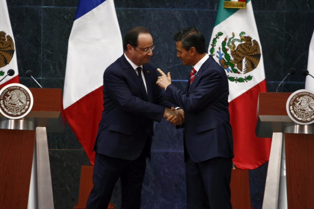 El presidente de México, Enrique Peña Nieto y su homólogo de Francia, François Hollande. Foto: La Jornada