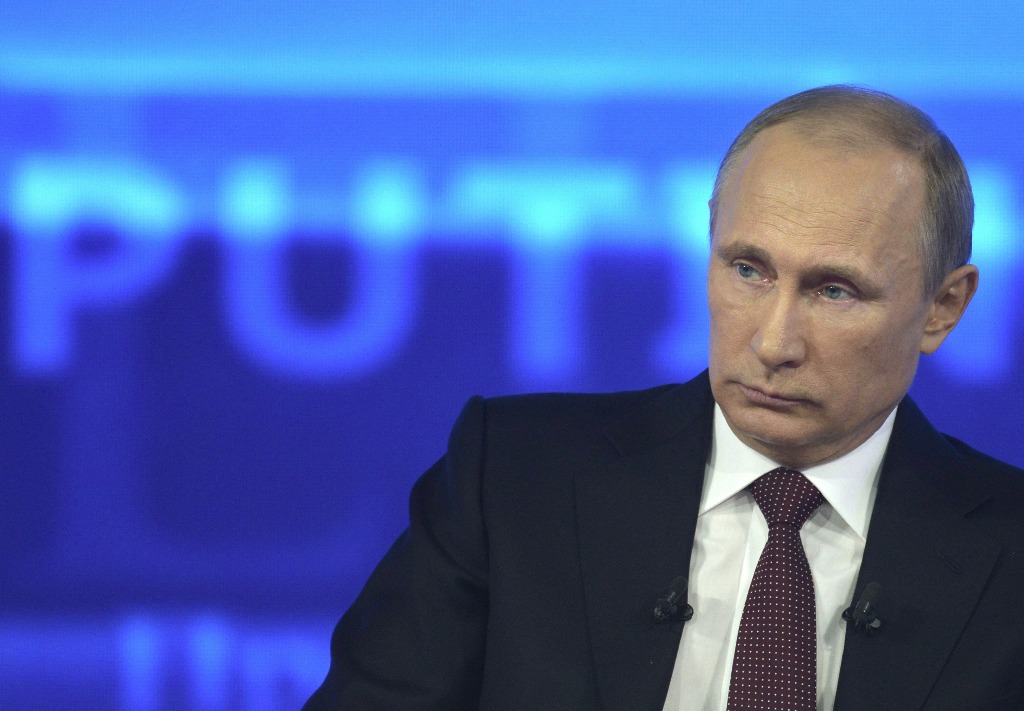 El presidente ruso, Vladimir Putin, participa en una transmisión en vivo con Edward Snowden en Moscú. Foto Reuters