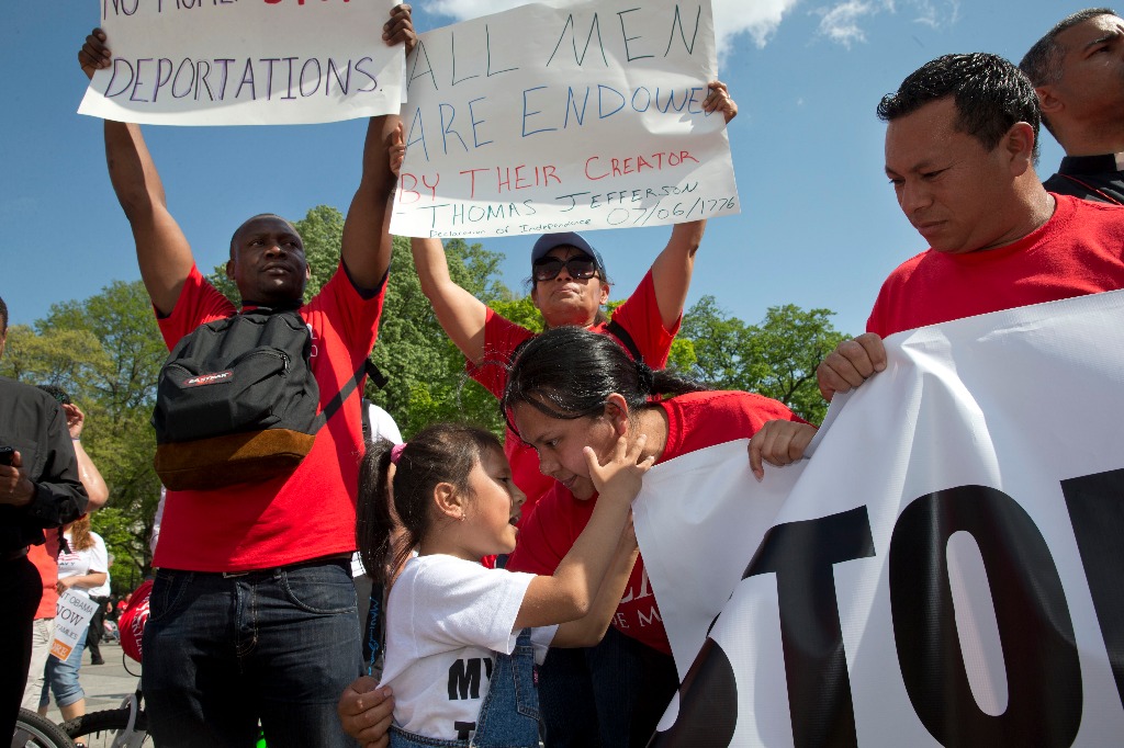 Migrantes protestaron la víspera contra las deportaciones en Estados Unidos. Foto Ap