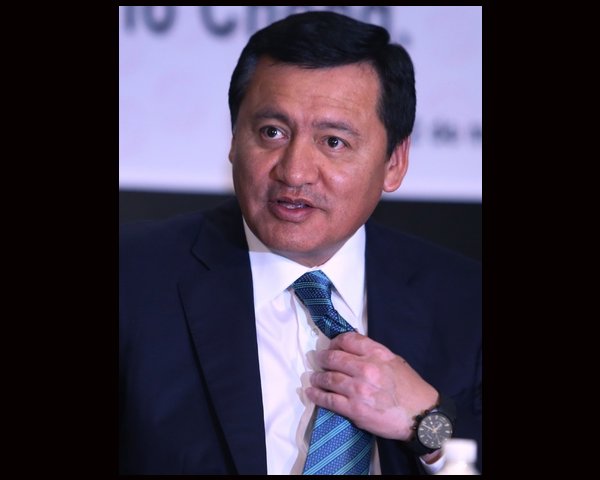 El secretario de Gobernación, Miguel Ángel Osorio Chong, designó a Andrés Chao Ebergenyi como subsecretario de Normatividad de Medios. En la imagen, el titular de la SG durante un evento el pasado 22 de mayo. Foto Francisco Olvera