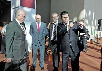 José Narro Robles y el gobernador Miguel Alonso asistieron a la inauguración del Coloquio Internacional Perspectivas y desafíos de la formación científica ■ FOTO: ERNESTO MORENO