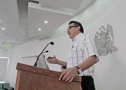 Aspectos del seminario realizado en la Unidad Académica en Estudios del Desarrollo de la UAZ ■ foto: ernesto moreno