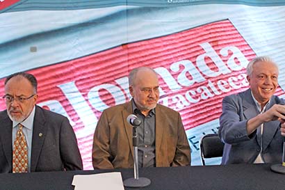 Lorenzo Meyer Cossio (al centro), Francisco Valerio Quintero y Raymundo Cárdenas Hernández ■ FOTOS: ANDRÉS SÁNCHEZ