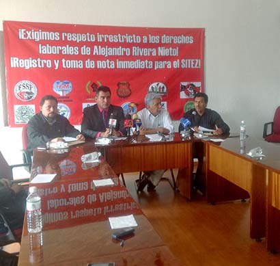 Profesores demandan también la recontratación de Alejandro Rivera Nieto, secretario general del Sitez, quien fue despedido de su trabajo en el Ejecutivo después de 22 años ■ FOTO: ALMA TAPIA