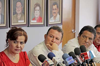 Conferencia de prensa ofrecida este martes por Juan Carlos Lozano, dirigente estatal del PRI ■ foto: ernesto moreno