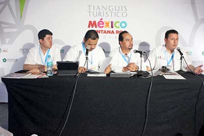 Aspectos de la asamblea de la AMAV, organización que congrega más de mil 200 agremiados ■ FOTO: LA JORNADA ZACATECAS