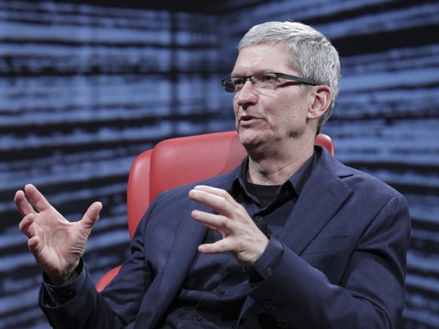 Tim Cook, director ejecutivo de Apple en conferencia de prensa. Foto Reuters