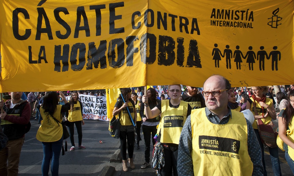 Marcha por la Igualdad, en conmemoración del Día Internacional Contra la Homofobia y Transfobia, en Santiago de Chile. Foto Xinhua