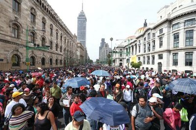 En la imagen, una de las marchas realizadas por la CNTE en la Ciudad de México. Foto: La Jornada