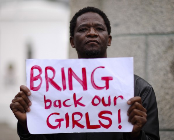 Protesta en Cape Town, Nigeria, para exigir la liberación de las niñas secuestradas en Nigeria por miembros del grupo Boko Haram. Foto Reuters