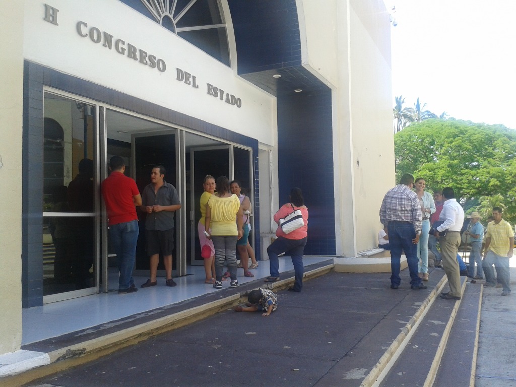 En Colima, el temblor activó la alerta sísmica de varios edificios, como el del Congreso del Estado. Foto: La Jornada