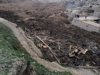 Rescatistas concluyeron las operaciones de búsqueda de supervivientes por los deslaves de tierra en Afganistán. Foto Ap