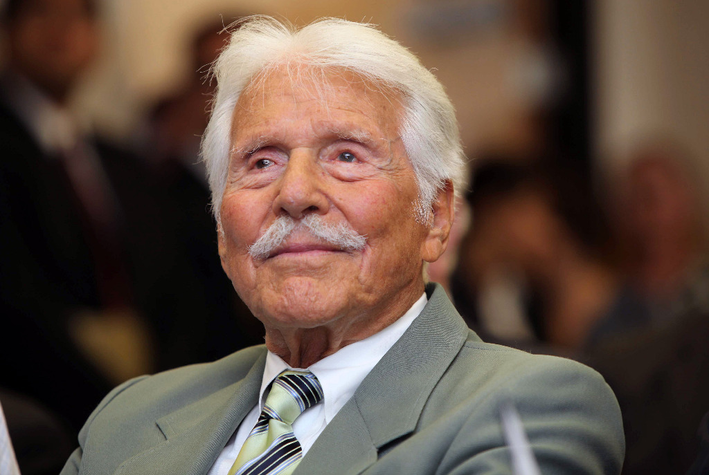 El actor de televisión estadunidense, Efrem Zimbalist. Foto Ap