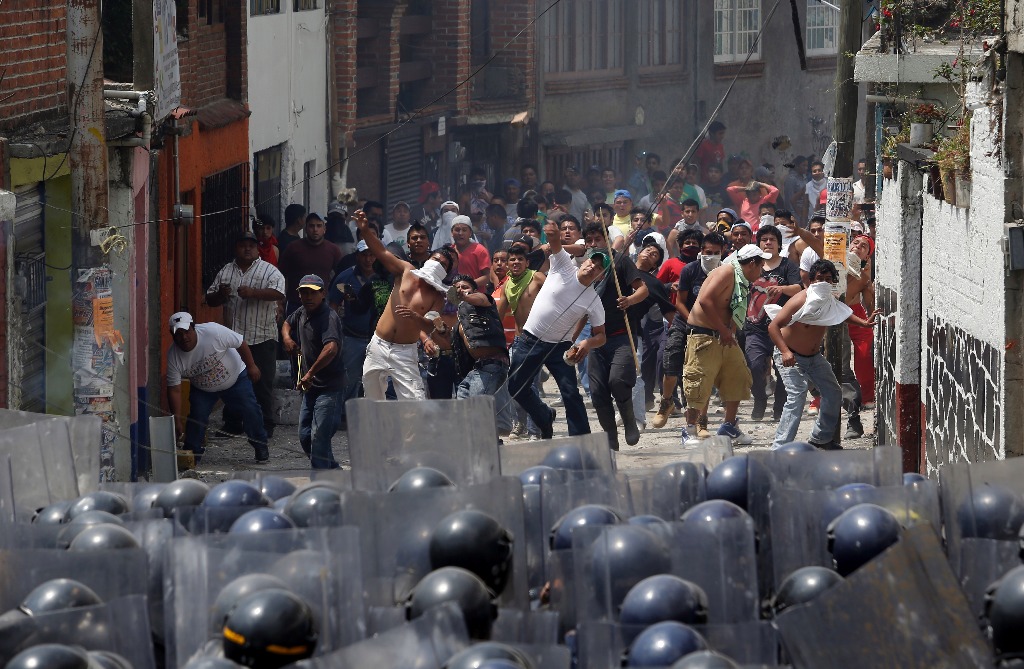 Pobladores de San Bartolo Ameyalco se enfrentaron con policias capitalinos el pasado miércoles. Foto: La Jornada