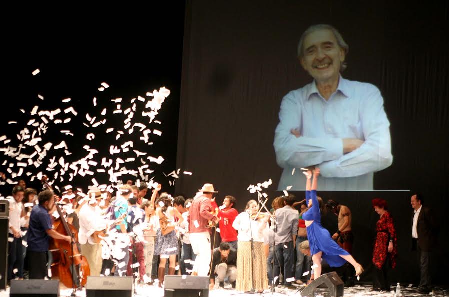 Homenaje al escritor Juan Gelman en el Teatro de la Ciudad. Foto: La Jornada