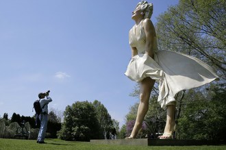 Escultura de Marilyn Monroe en Hamilton, EU. Foto Ap
