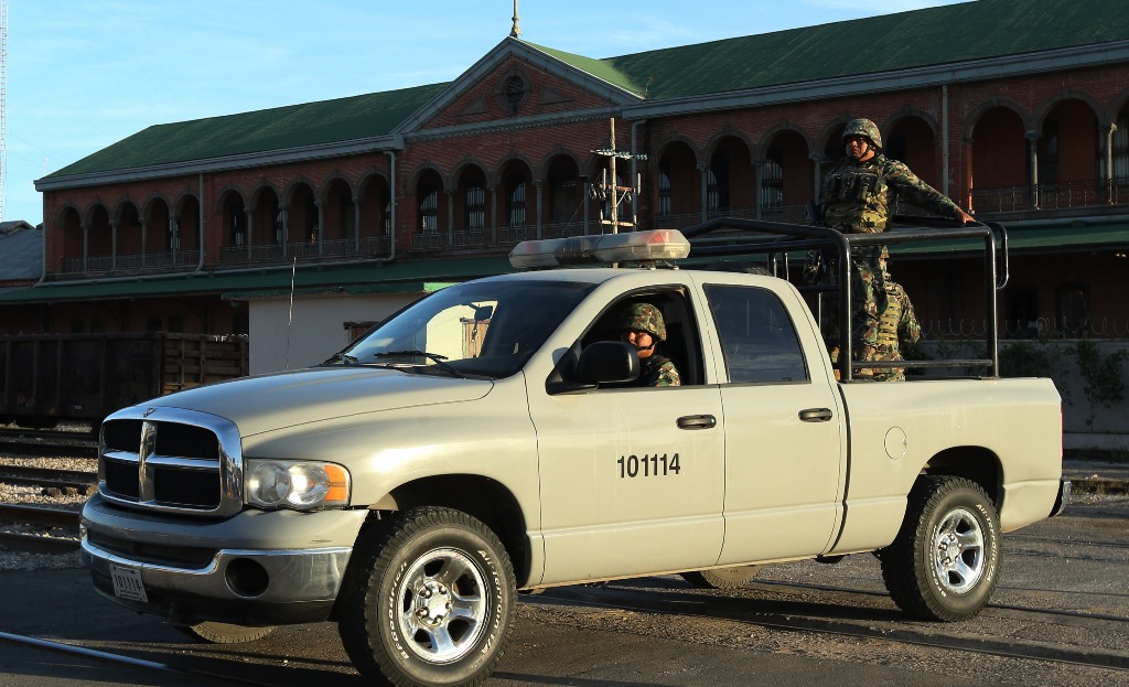Elementos de la Marina patrullan la antigua aduana marítima de Tampico, Tamaulipas. Foto: La Jornada