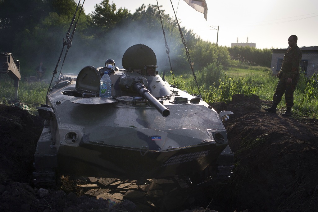 La cancillería rusa indicó que durante la noche las fuerzas ucranias intentaron tomar la ciudad de Slaviansk, en la región de Donetsk, utilizando apoyo aéreo y artillería pesada. Foto Ap