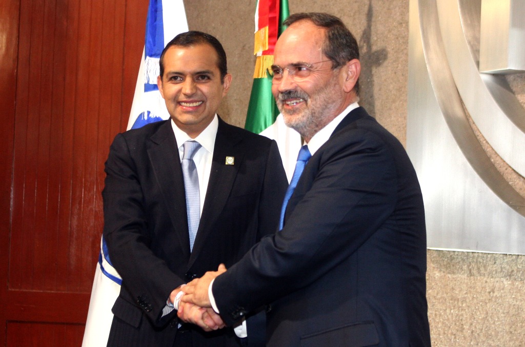 Los candidatos a la dirigencia nacional del Partido Accion Nacional, Ernesto Cordero y Gustavo Madero, previo al debate del 29 de abril pasado. Foto Guillermo Sologuren