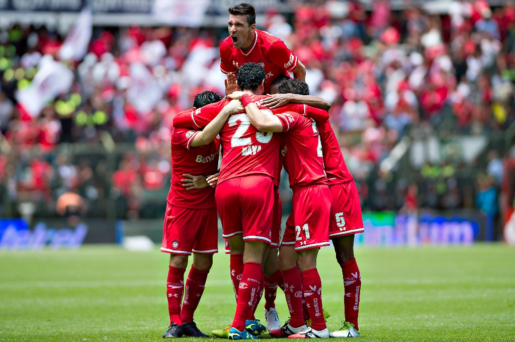 Jugadores de Toluca celebran durante el encuentro ante Xolos. Foto Xinhua