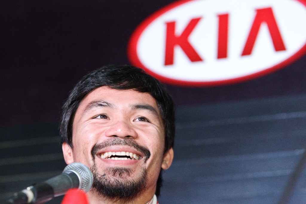 El boxeador filipino Manny Pacquiao, durante una conferencia en Makati tras ser nombrado entrenador en jefe del equipo de baloncesto Kia. Foto Xinhua