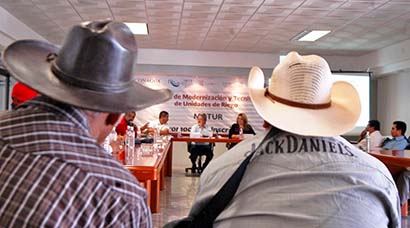 Aspectos de la reunión informativa ■ foto: LA JORNADA ZACATECAS