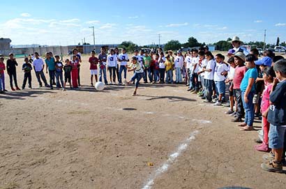 Aspecto del convivio deportivo entre hijos de trabajadores del campo ■ foto: LA JORNADA ZACATECAS