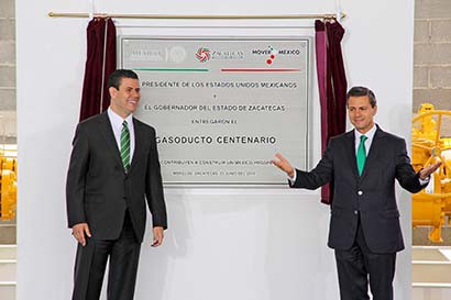 El presidente Enrique Peña Nieto y el gobernador Miguel Alonso Reyes, en el acto protocolario de inauguración ■ FOTO: ANDRÉS SÁNCHEZ