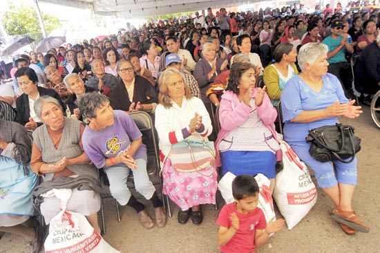 Un total de 14 comunidades resultaron beneficiadas con la entrega de alimentos por parte de la Cruz Roja y el ayuntamiento guadalupense ■ foto: La Jornada Zacatecas