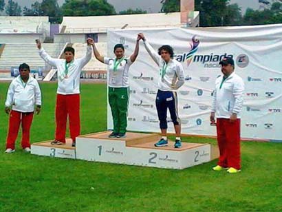 Aspectos de la entrega de reconocimientos a los atletas de la delegación zacatecana ■ FOTO: LA JORNADA ZACATECAS