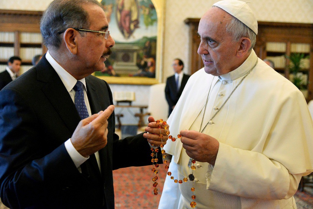 El papa Francisco se reunió, en una audiencia privada, con el presidente dominicano, Danilo Medina, en el Vaticano. Foto Reuters