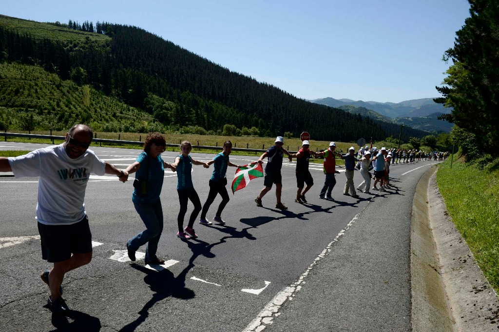 Participantes en la cadena humana en favor de la autodeterminación del País Vasco. Foto: Reuter