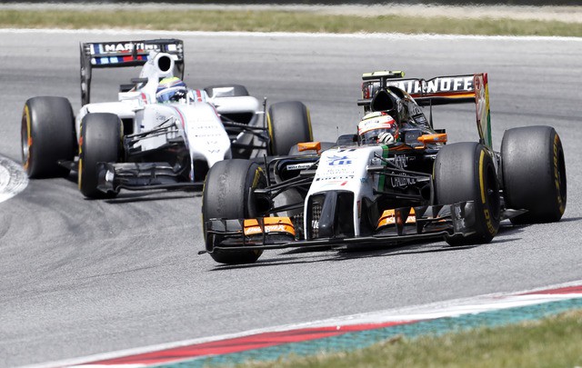 El piloto mexicano Sergio 'Checo' Pérez (a la derecha), conduce durante la carrera de Fórmula 1 Gran Premio de Austria. Foto Ap