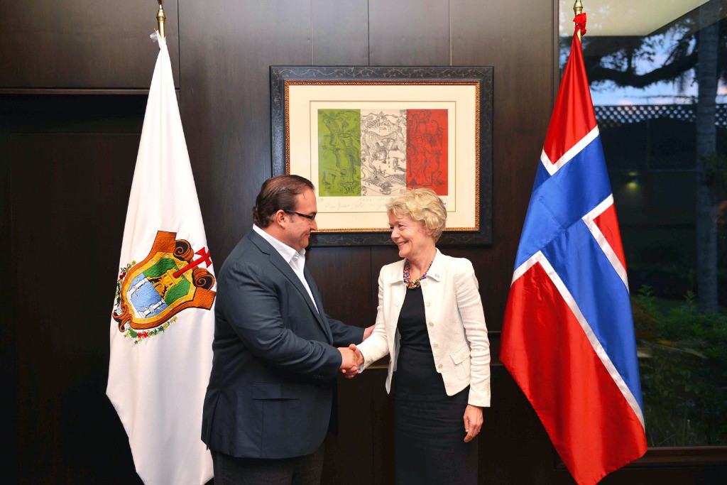 Javier duarte junto con Merethe Nergaard.