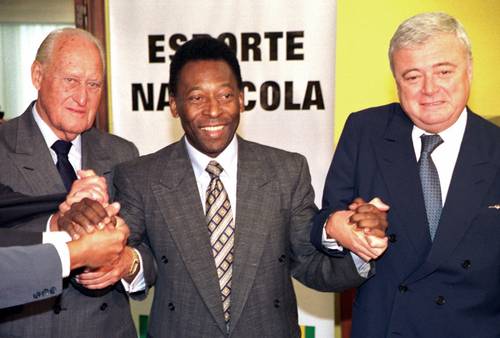 Joao Havelange, junto con Ricardo Teixeira, y Pelé, en julio de 2012. Foto Ap