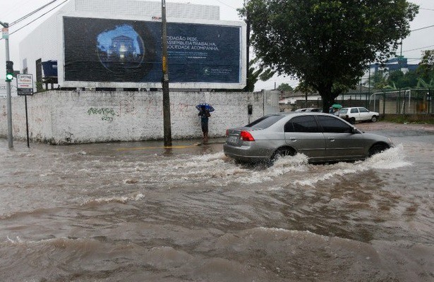 Lluvias afectaron ciudad de Recife el 26 de junio. Foto Ap