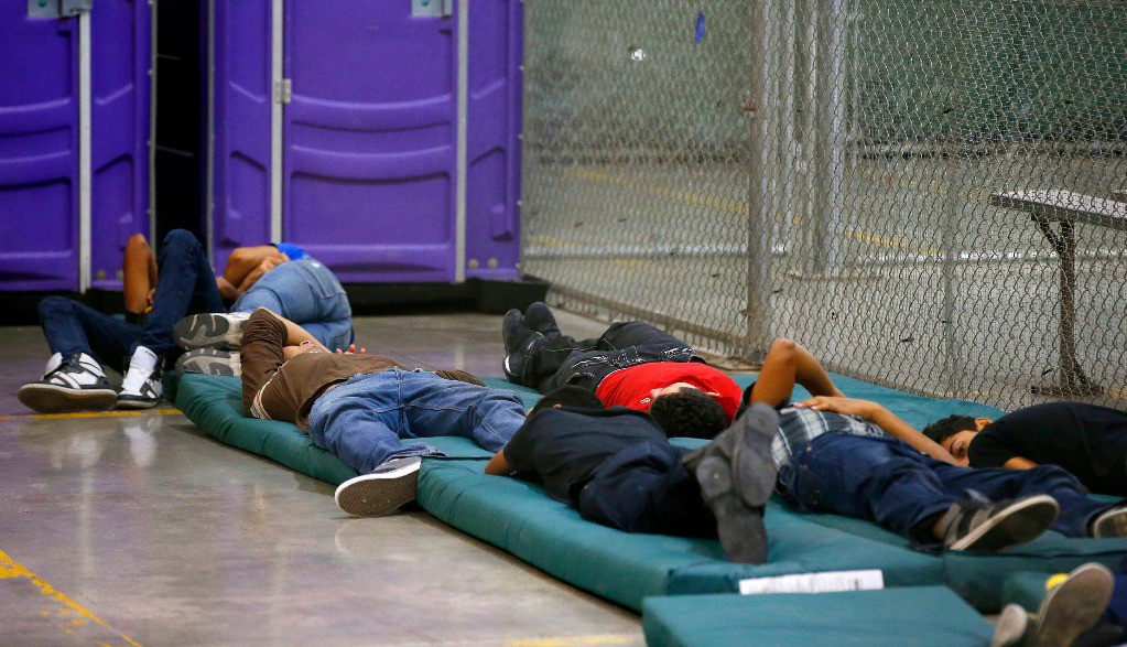 Menores migrantes en el Centro Americano de Nogales, Arizona. Foto Reuters