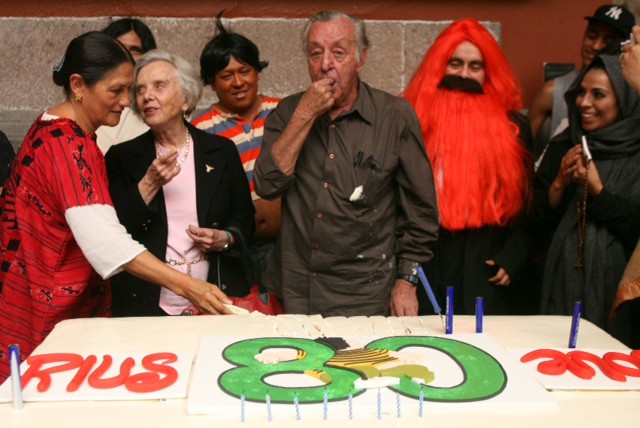 Eduardo del Río, Rius (al centro), Elena poniatowska (a la izquierda) y Jesusa Rodríguez. Foto: La Jornada