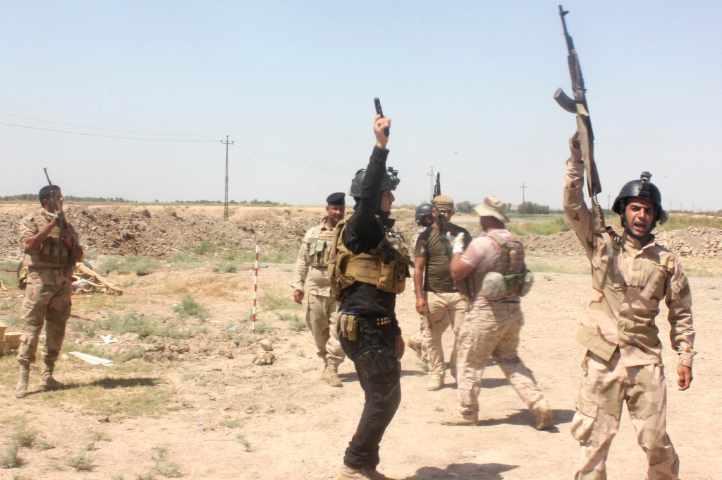 Miembros de fuerzas de seguridad iraquíes, tras enfrentamientos con milicianos sunitas en Muqdadiyah. Foto Reuters