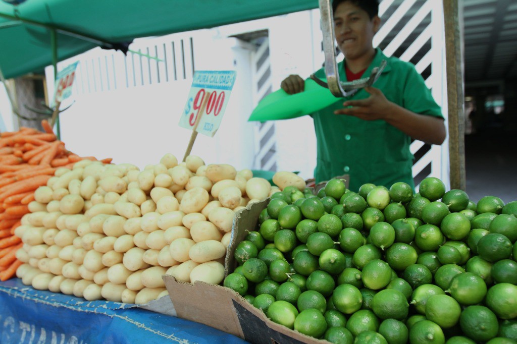 Venta en un tianguis de la ciudad de México. Foto María Luisa Severiano