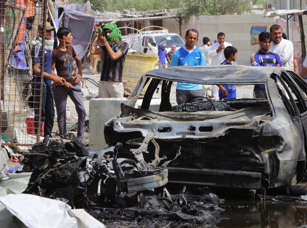 Un coche explotó este miércoles en la ciudad iraquí de Basra. Foto Reuters