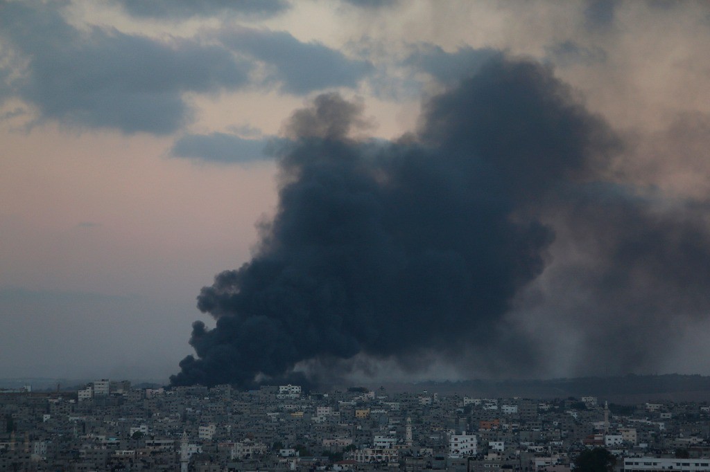 Los ataques israelíes sobre la ciudad de Gaza continuaron este viernes. Foto Ap